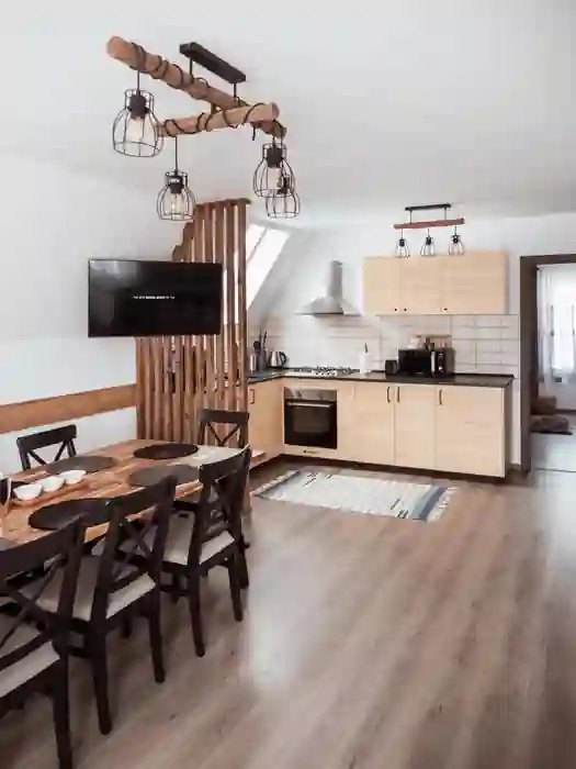 Cabana Kheops Toplița – terasă panoramică și curte