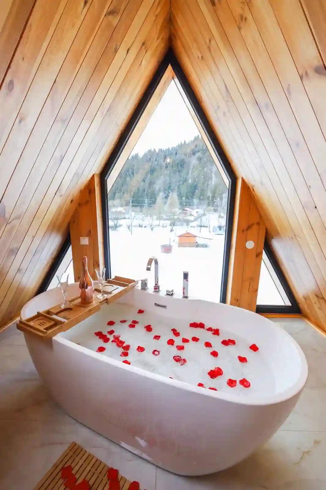 Cozy Cabin Toplița – zonă relaxare și ciubăr privat