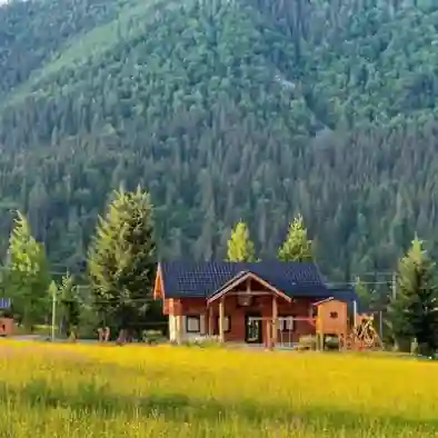 Cabana Károly – cabană tradițională din lemn rotund