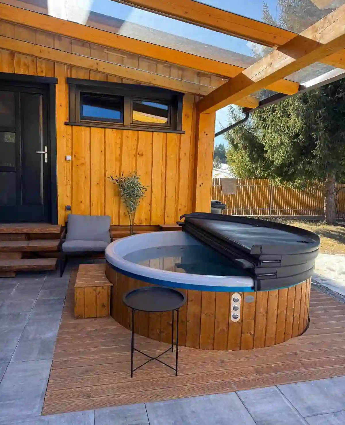 Chalet Marilyn – cabană elegantă din lemn rotund