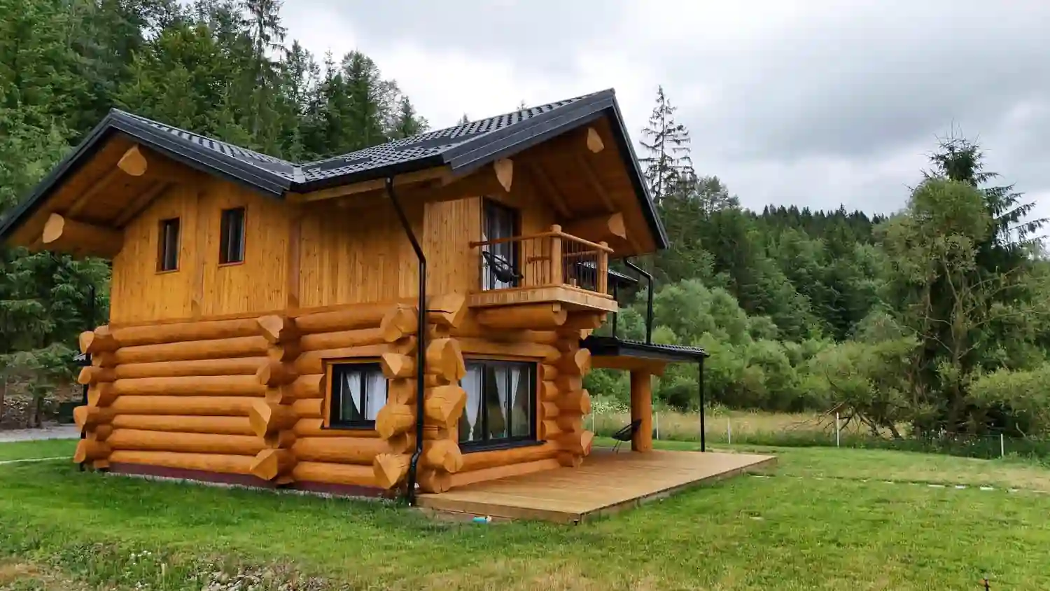 Top cabane din lemn rotund in Toplita - cazare autentica in inima naturii