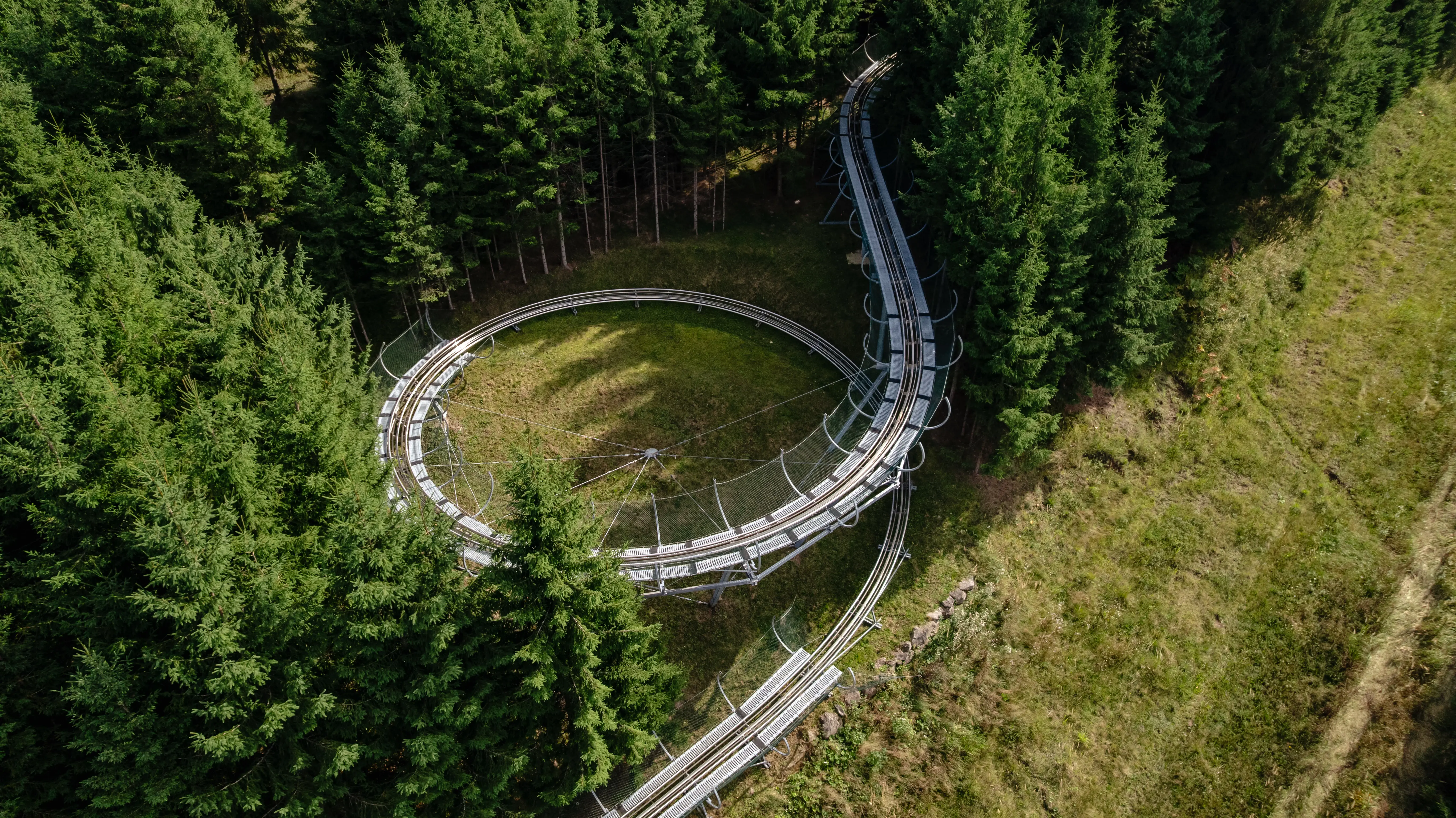 Aventură și adrenalină în inima munților