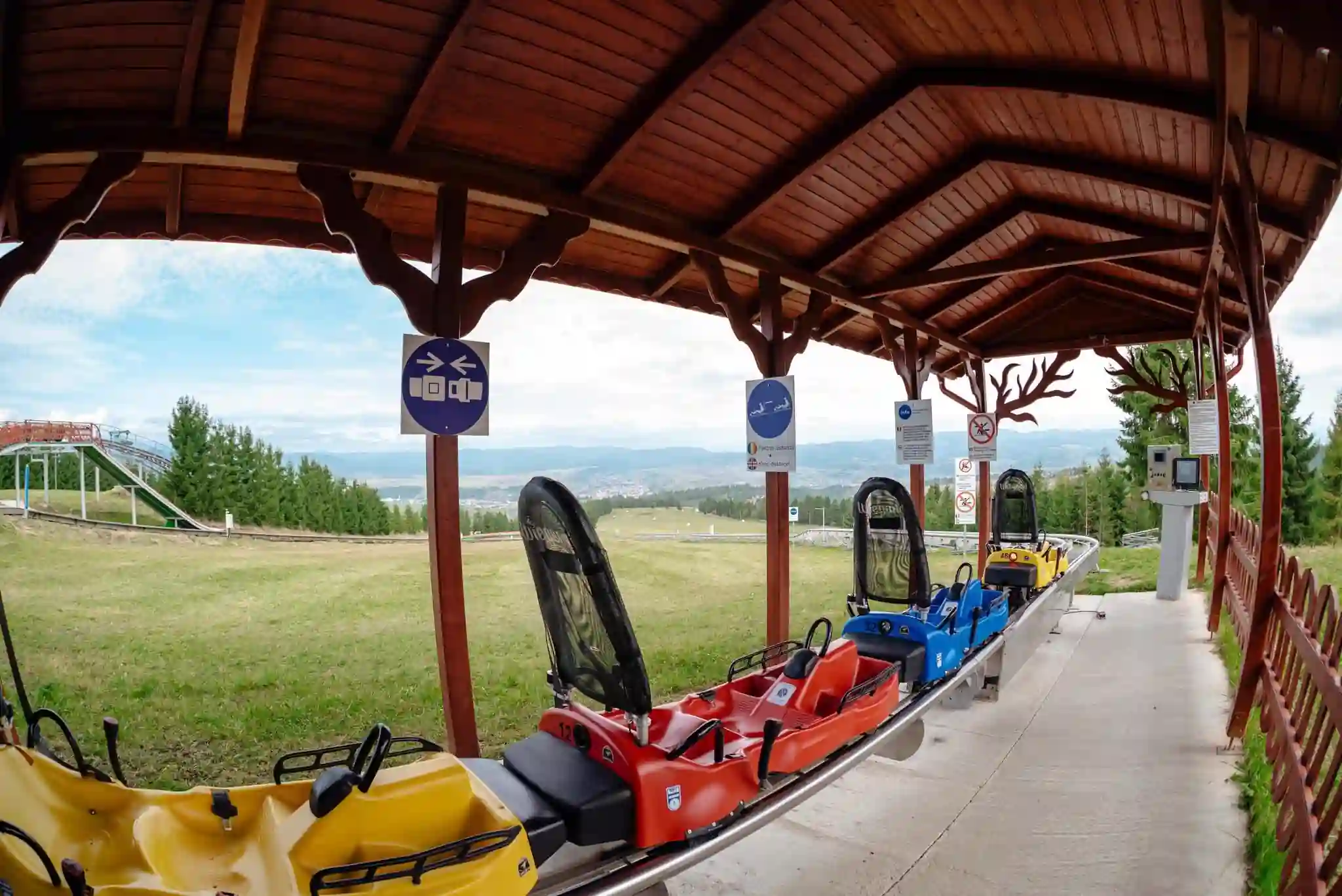 Alpine Coaster Pensiunea Baciu - traseu prin padure