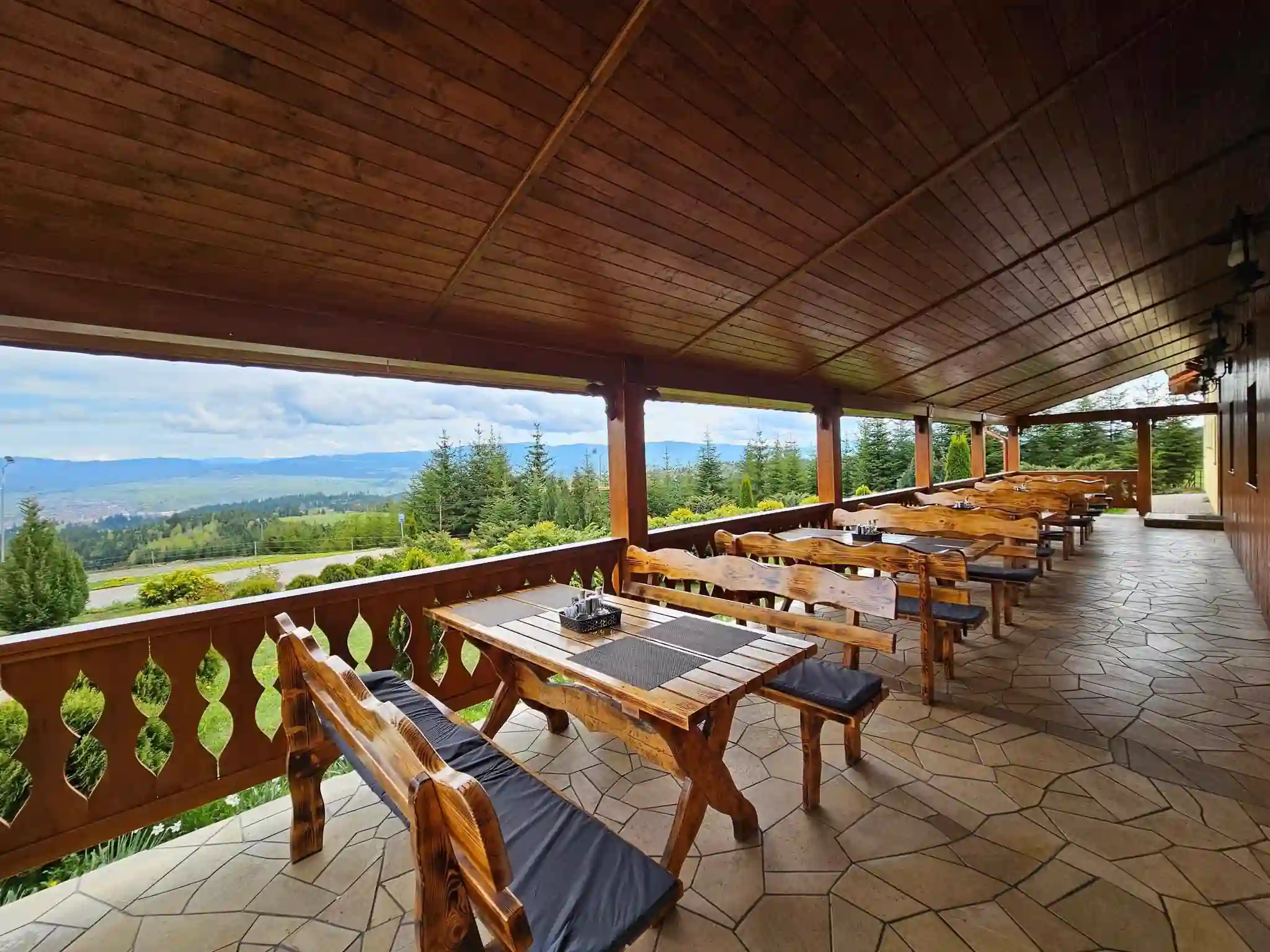 Terasa Restaurant Pensiunea Baciu